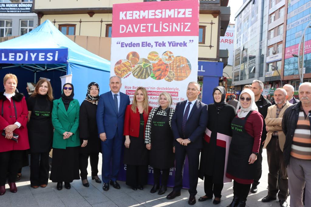 Rizeli Kadınlar Depremzedeler için Kermes Düzenledi