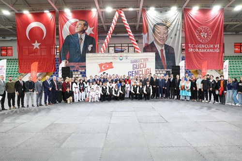  19 Mayıs Atatürk’ü Anma, Gençlik ve Spor Bayramı Rize'de Coşkuyla Kutlandı